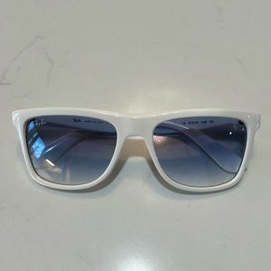 Ray-Ban RB4413M SCUDERIA FERRARI COLLECTION New with box